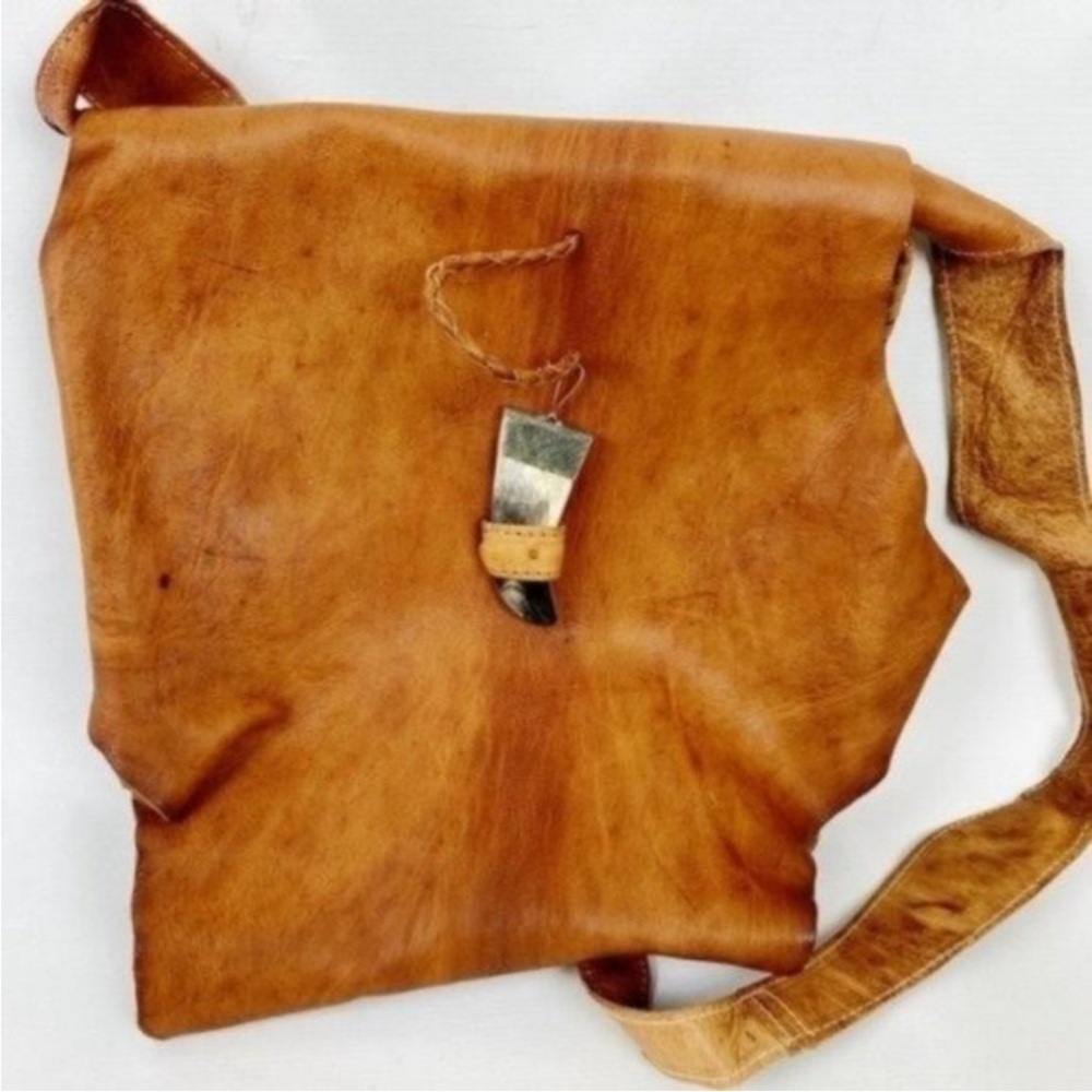 🌵Artisan🌵Rustic Natural Leather Sling Bag with Horn Detail🌵 - Picture 4 of 8